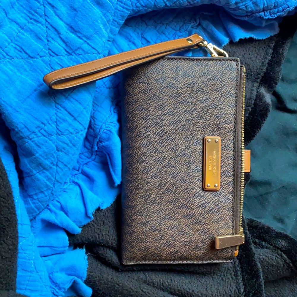 michael kors clutch